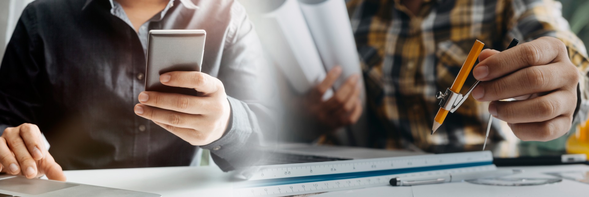 Architecte DPLG dessinant les plans d’une villa contemporaine